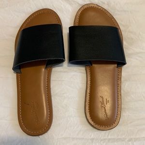 Universal Threads Slide Sandal - size 6